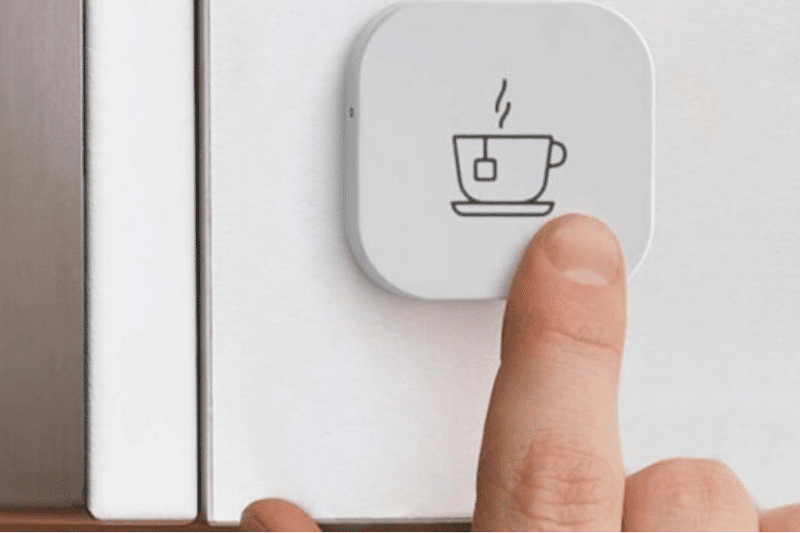 der IKEA Tradfri Shortcut Button wird gedrückt